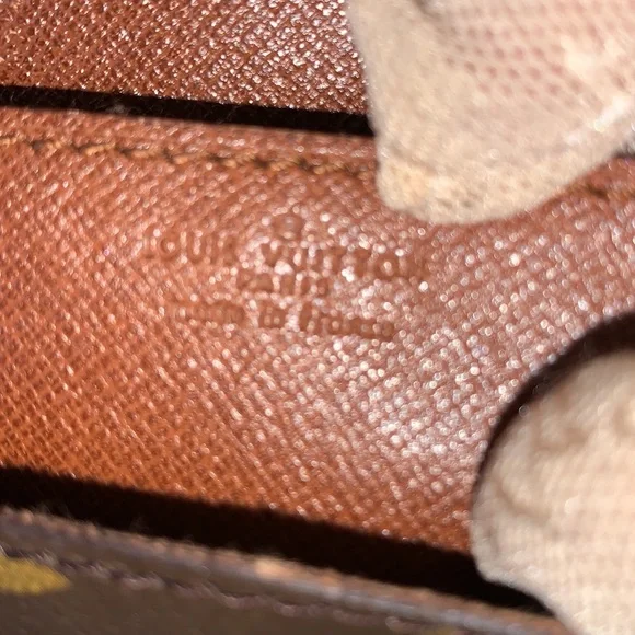 225 Pre Owned Authentic Vintage Louis Vuitton Monogram Crossbody Bag - Picture 11 of 15